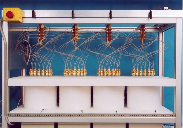 Parallelapparatur für das Kalzinieren von 64 Katalysatoren